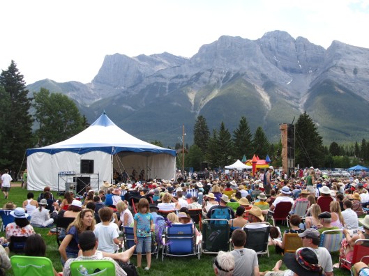Music at the foot of the mountain